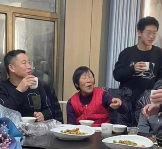 张聪最新邻居爆料,揭秘明星邻居的真实生活